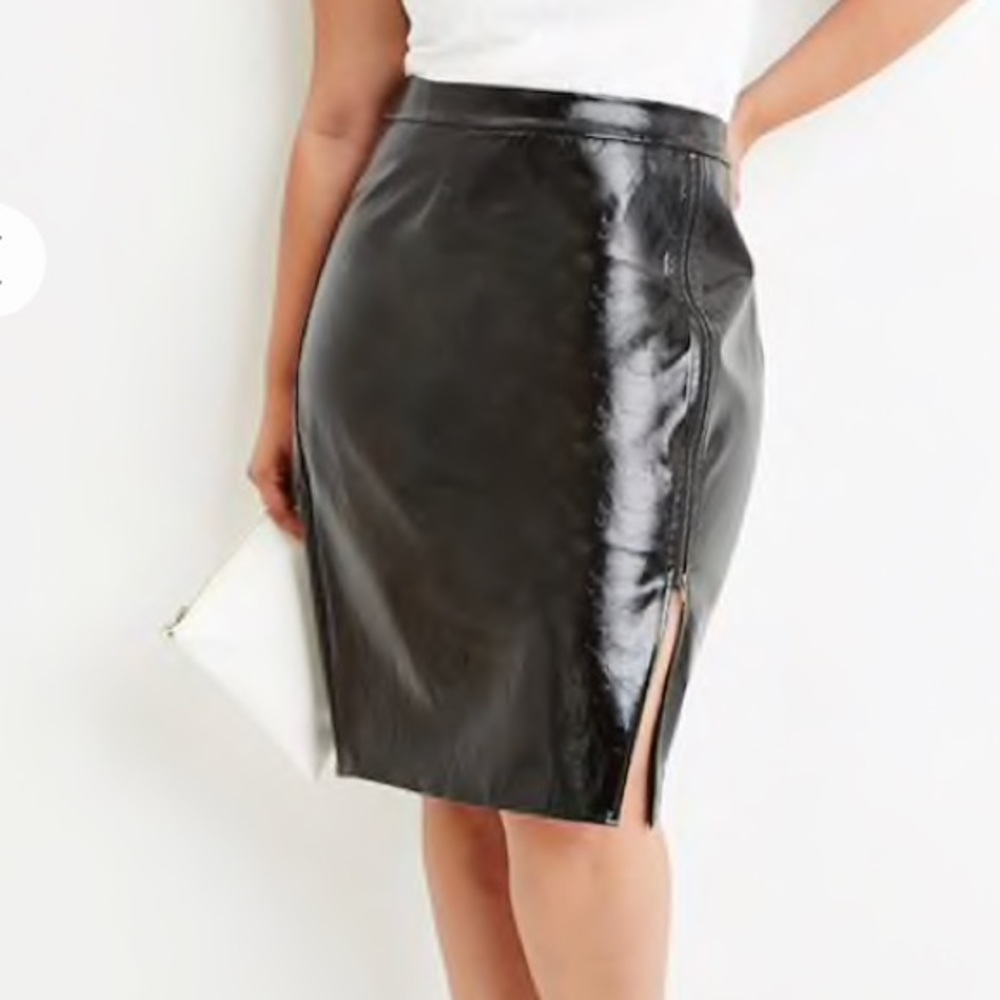 Plus Size Faux Leather Zipped Skirt